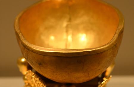 金色宝藏：嘎巴拉碗的神秘传说